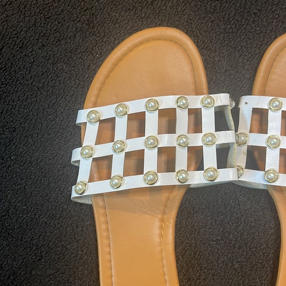 White and pearl sandals - Picture 2 of 4
